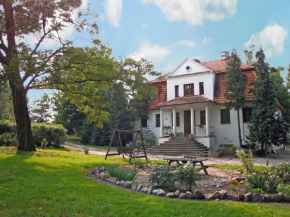  Holiday Home Dwór Oficyna  Занемысль 